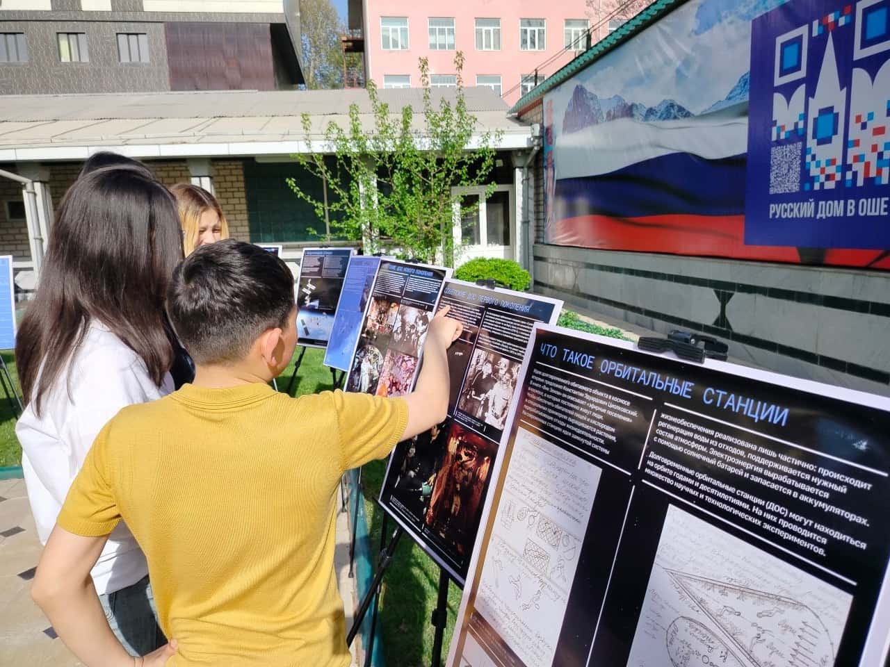 В Кыргызстане арестовали четырех человек по подозрению в вербовке в российскую армию. Среди них — сотрудница Русского дома