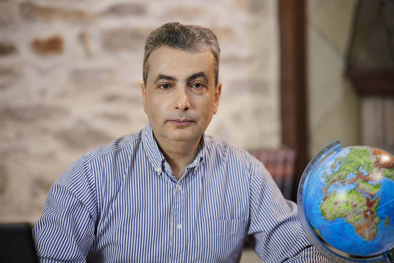 Льва Шлосберга отправили в ИВС. Его обвиняют в повторной «дискредитации» армии