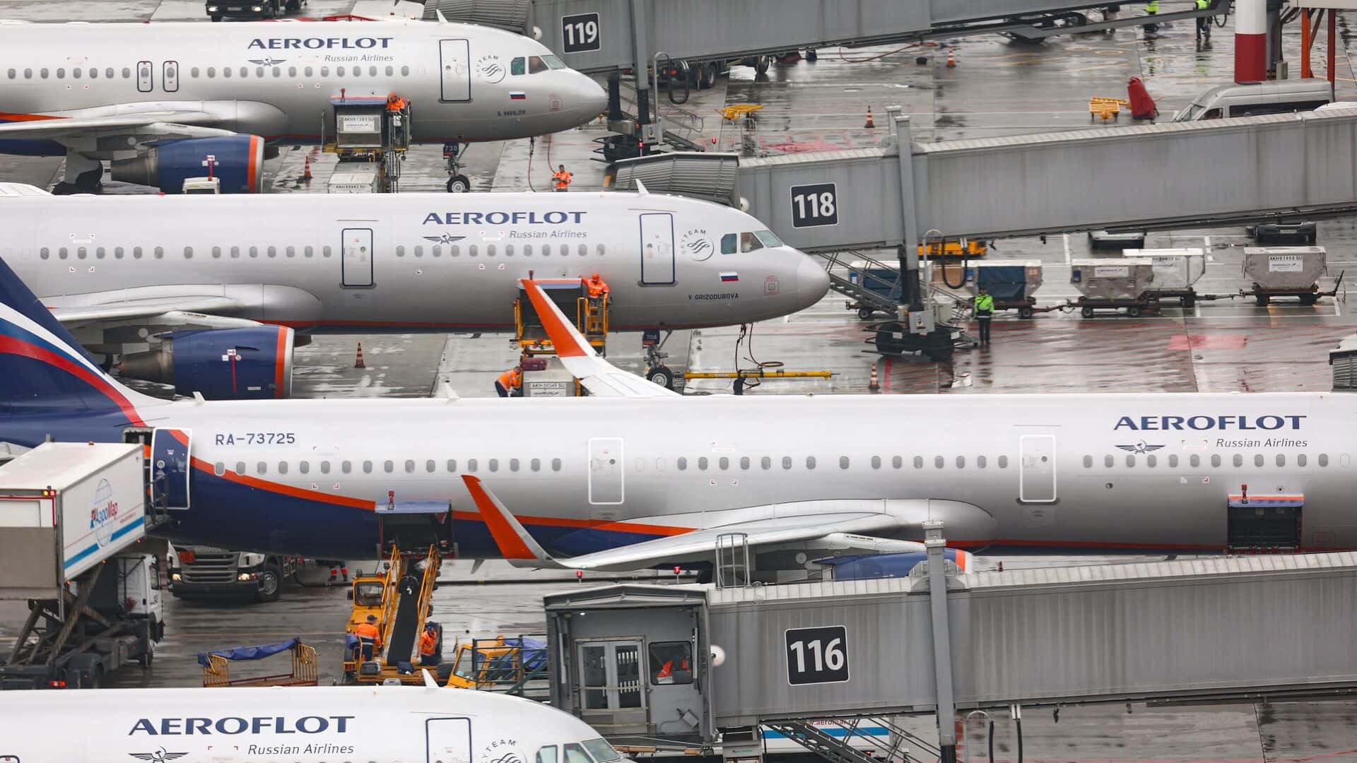 «Аэрофлот» сообщил о сбое в информационных системах и отменил 42 рейса. Две хакерские группировки объявили о масштабном взломе