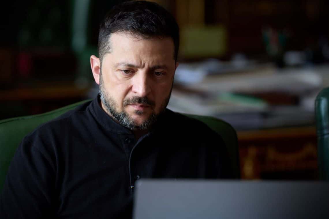 Зеленский выступил за заморозку линии фронта, чтобы перейти к мирным переговорам. Передавать России какие-либо территории он отказывается