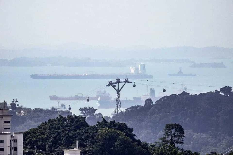 Власти Малайзии отпустили два танкера, задержанных за незаконную перевалку нефти стоимостью $129 млн