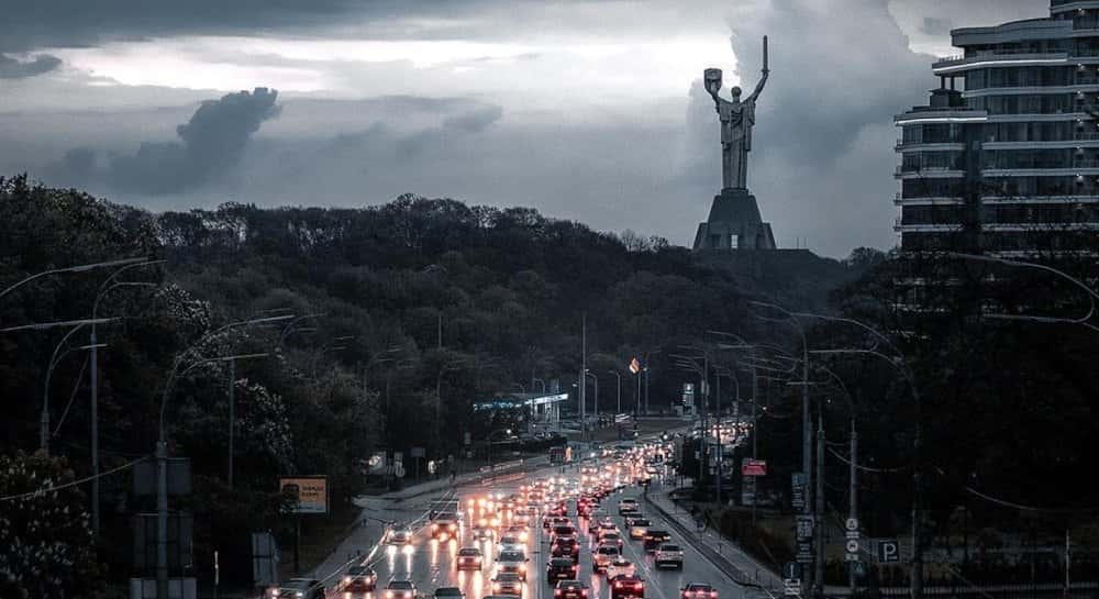 Фицо и Орбан начали угрожать Украине отключением электроэнергии