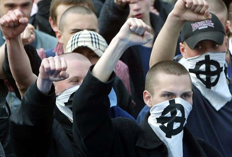 «Полицейский отпустил меня за 300 рублей». Исповедь убийцы-неонациста