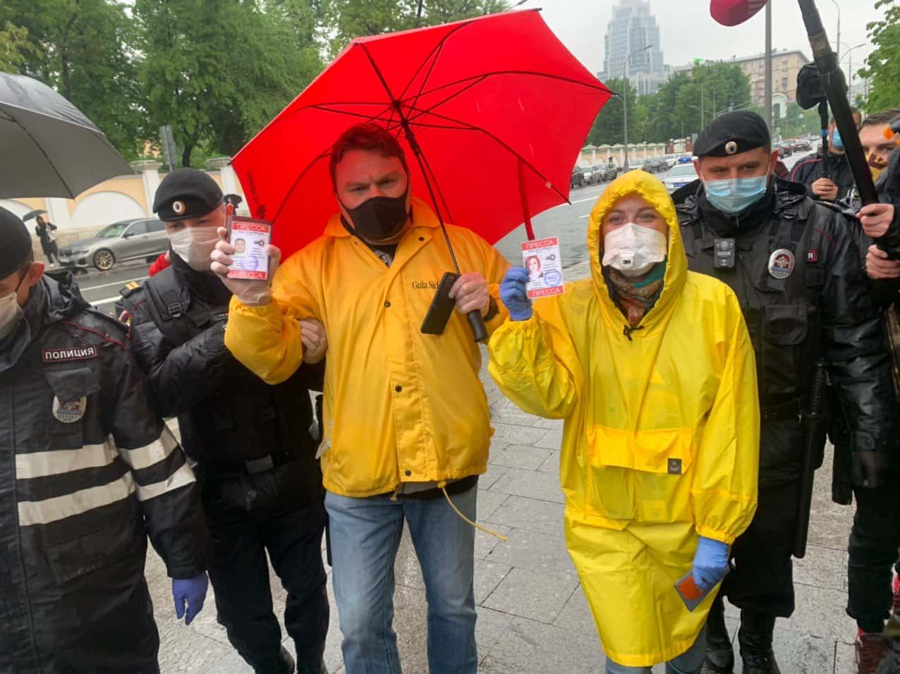 Суд признал законным задержание журналистов Плющева и Фельгенгауэр во время работы на акции протеста в Москве