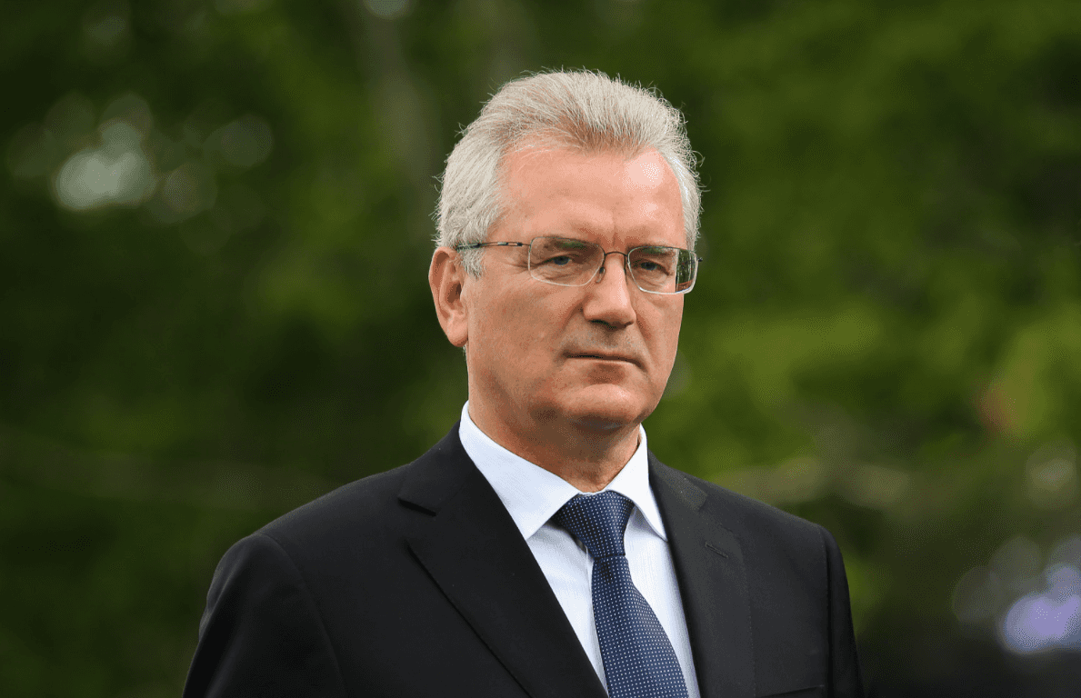 Полмиллиарда наличными, незаконный семейный бизнес и череда скандалов. Чем известен арестованный губернатор Белозерцев