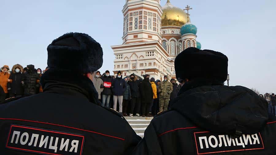 В Омске полиция потребовала взыскать со сторонников Навального почти полмиллиона рублей за работу в выходные на акции 23 января