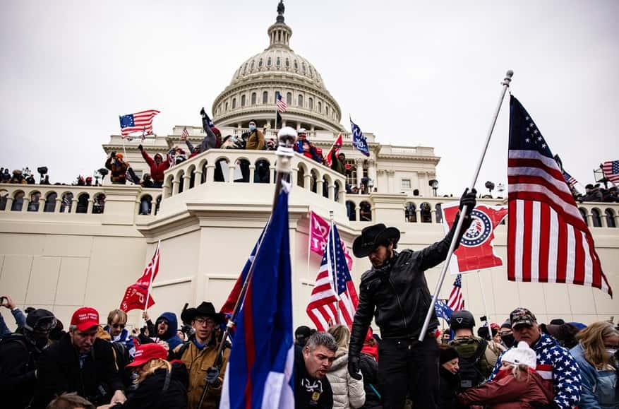 В США вступил в силу первый приговор по делу о штурме Капитолия — Huffington Post