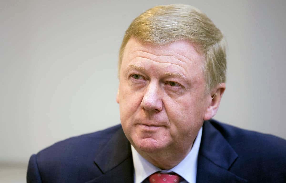 Анатолий Чубайс ушел с поста спецпредставителя президента и покинул Россию — Bloomberg