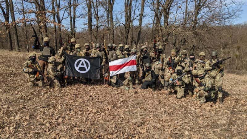 Денацификаторы здорового человека. Как антифа и анархисты борются с путинским вторжением