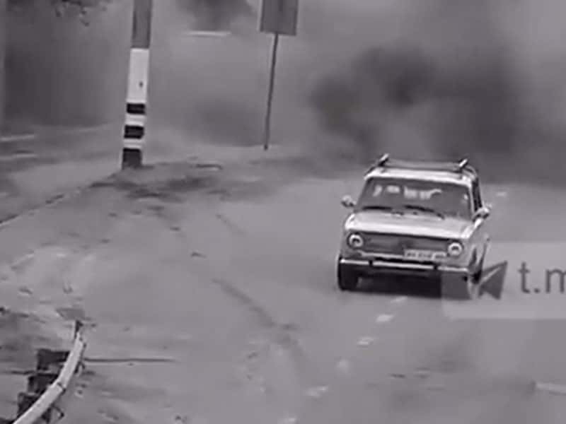 В сети появилось видео обстрела жилых домов в пригороде Харькова кассетными бомбами