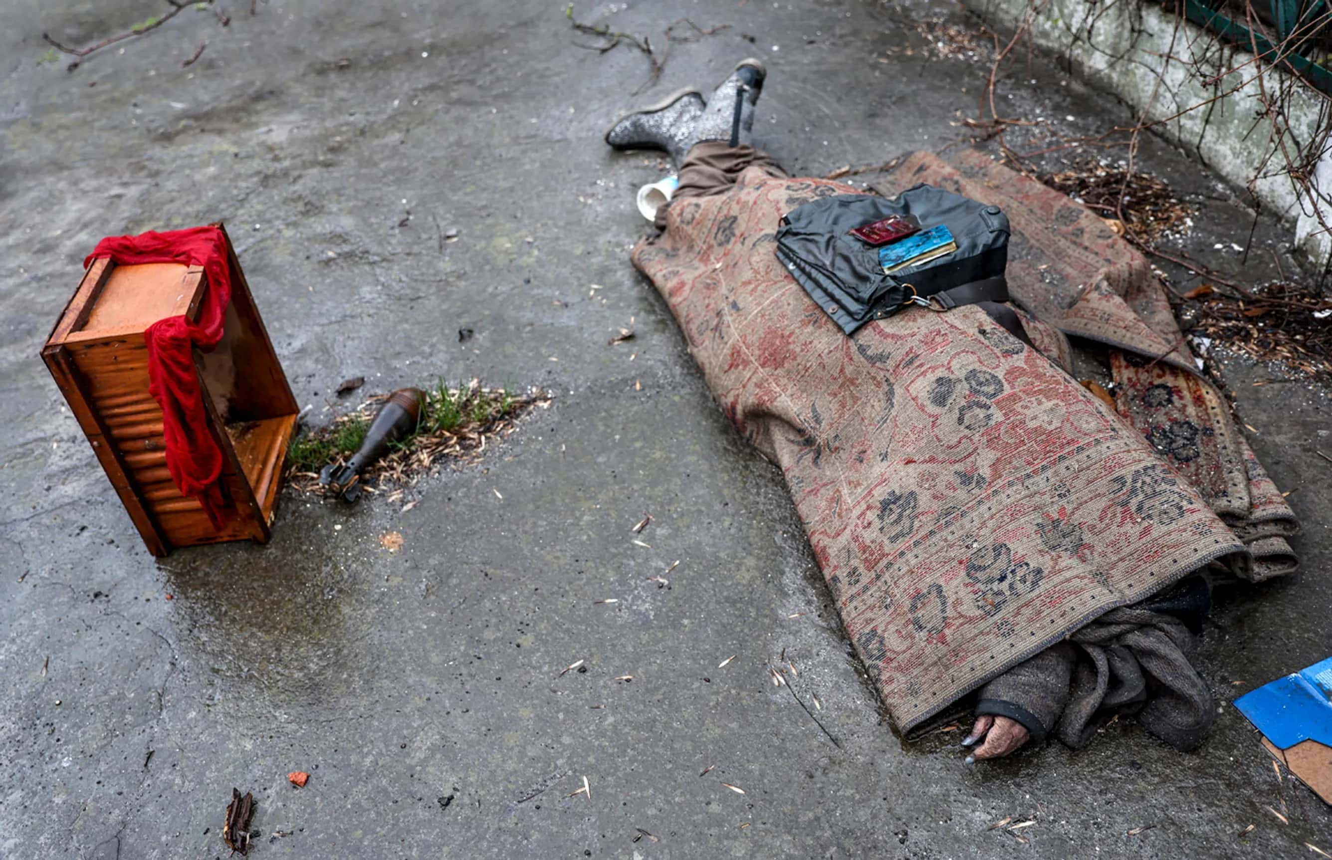 Russian troops in Mariupol prohibit burying civilian casualties and exhume bodies that were buried earlier