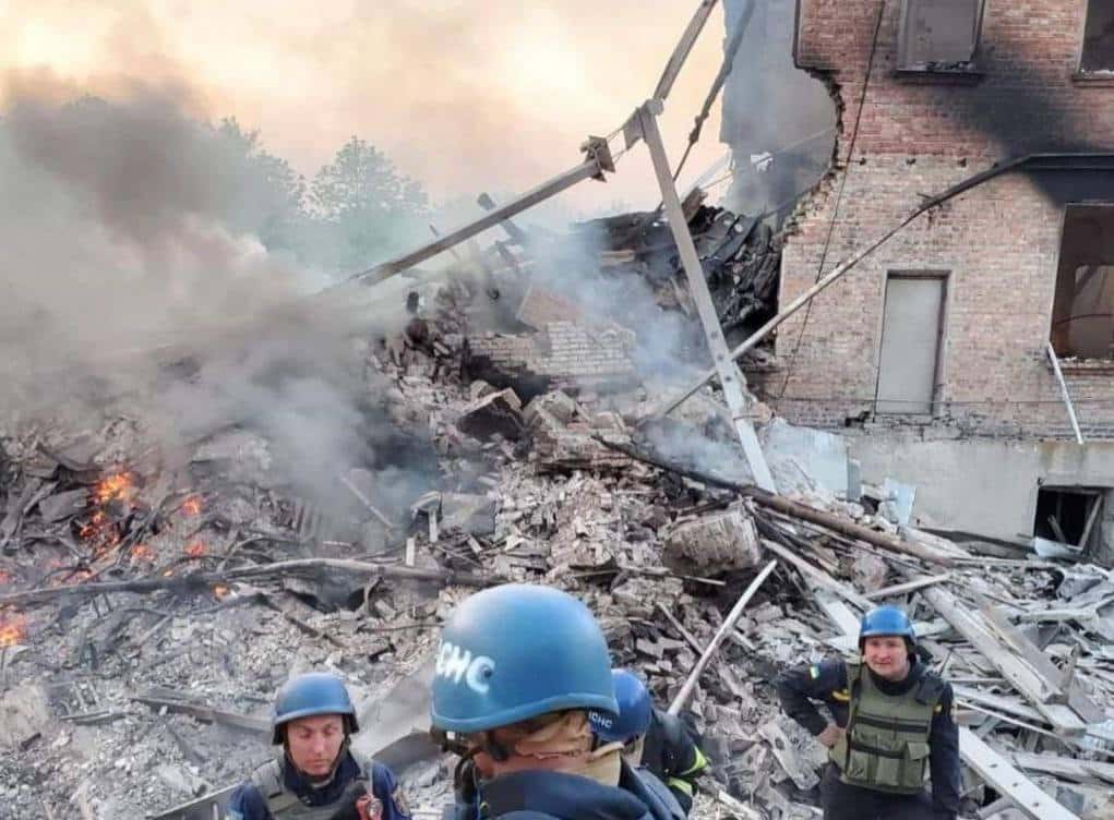 По предварительным данным, от авиаудара по школе в Белогоровке погибли 60 человек — глава Луганской ОВА