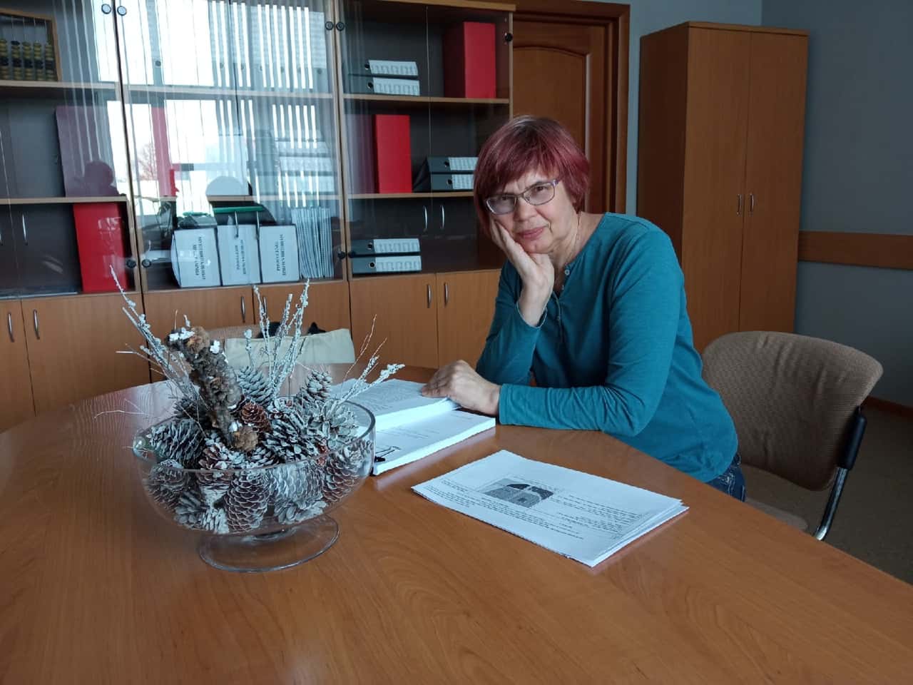 В Новосибирске задержали депутата Светлану Каверзину. Она предложила пройтись с портретами родственников, погибших в ВОВ