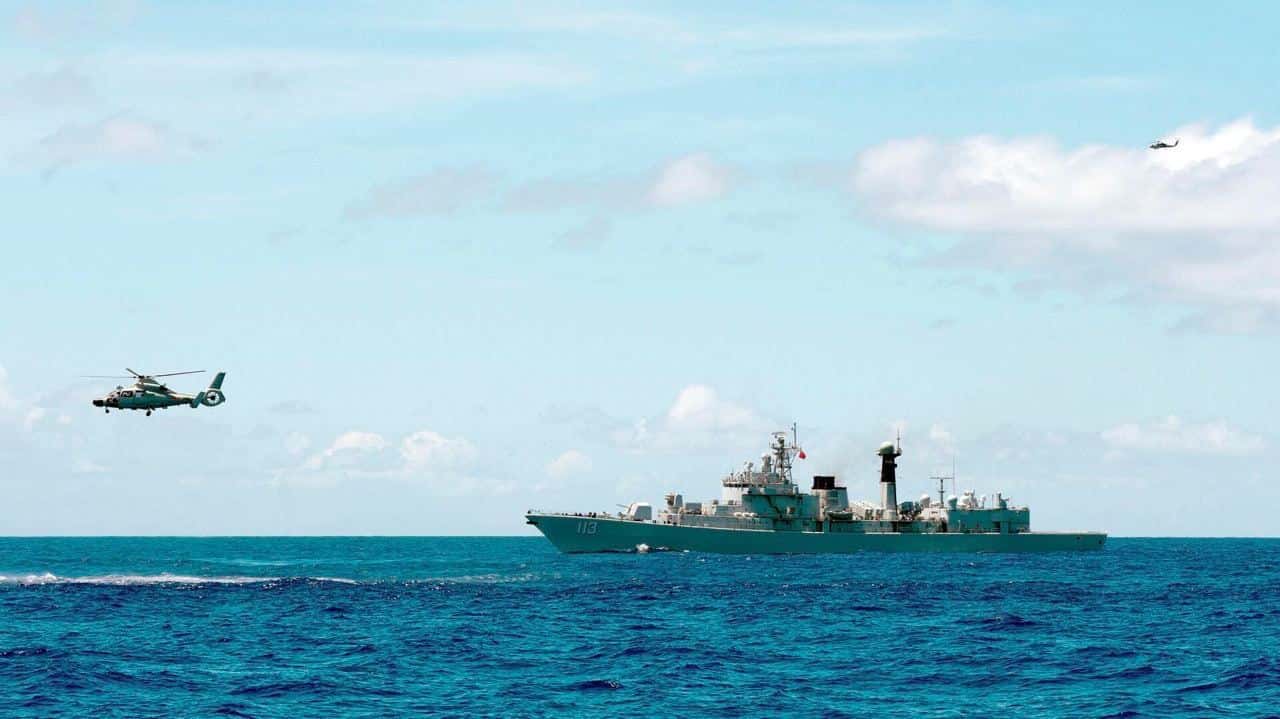 Китай начал военные учения с боевой стрельбой вокруг Тайваня. Видео