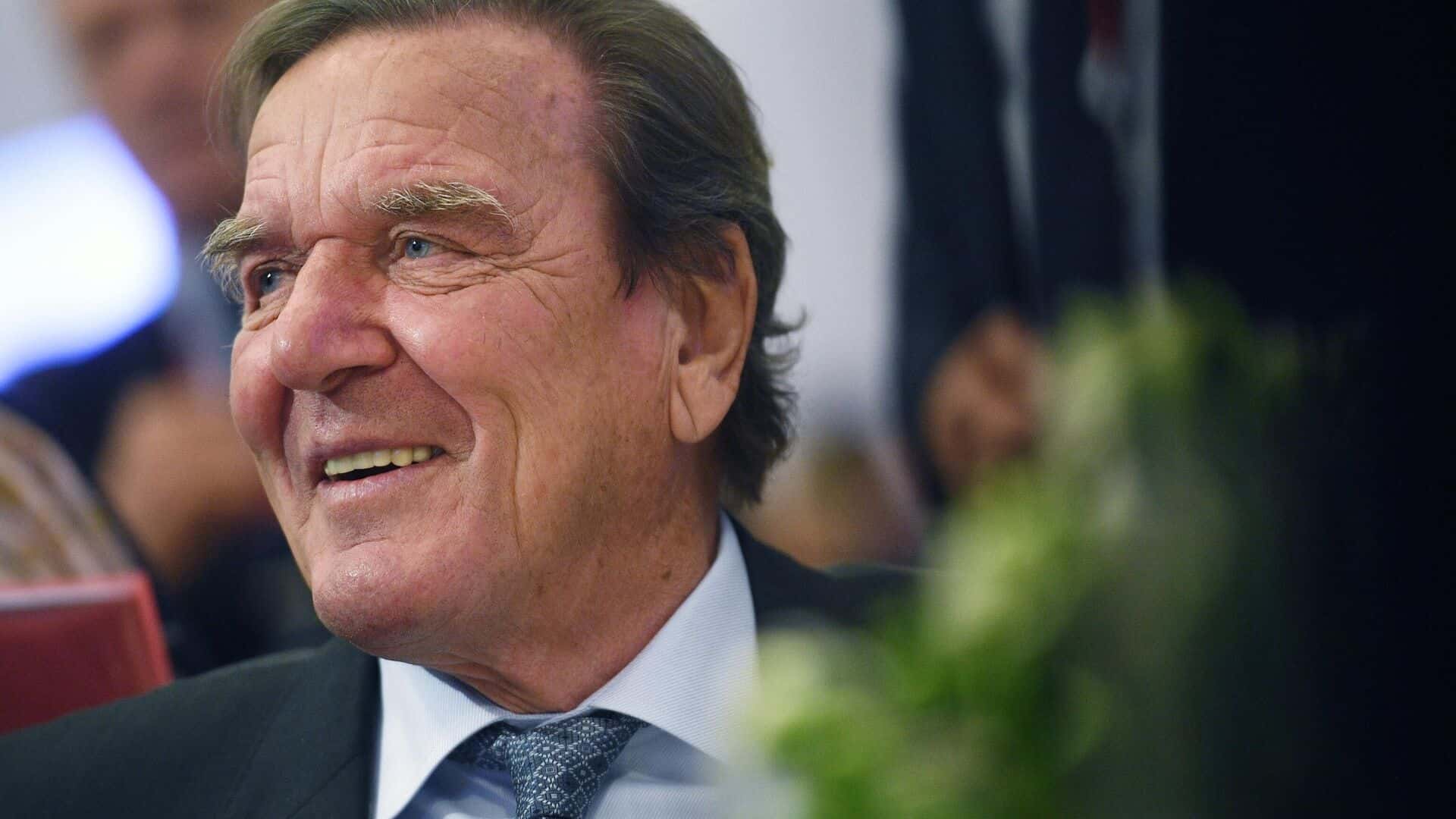 Шредер подал в суд на бундестаг. Он хочет вернуть привилегии экс-канцлера ФРГ