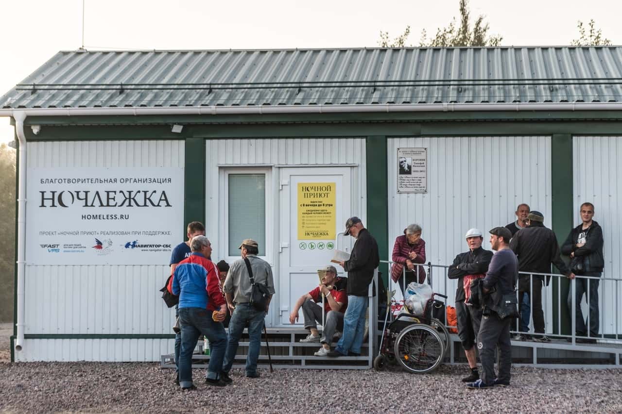 Власти Петербурга ищут контрактников среди бездомных