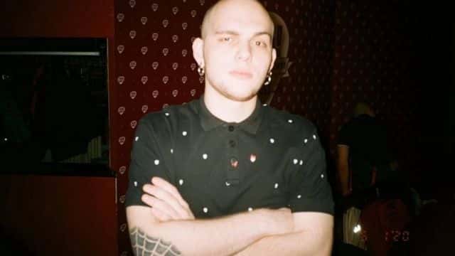 «Достали резиновую дубинку и ножку от табуретки». В Тюмени арестованный антифашист рассказал о пытках в отделе полиции 