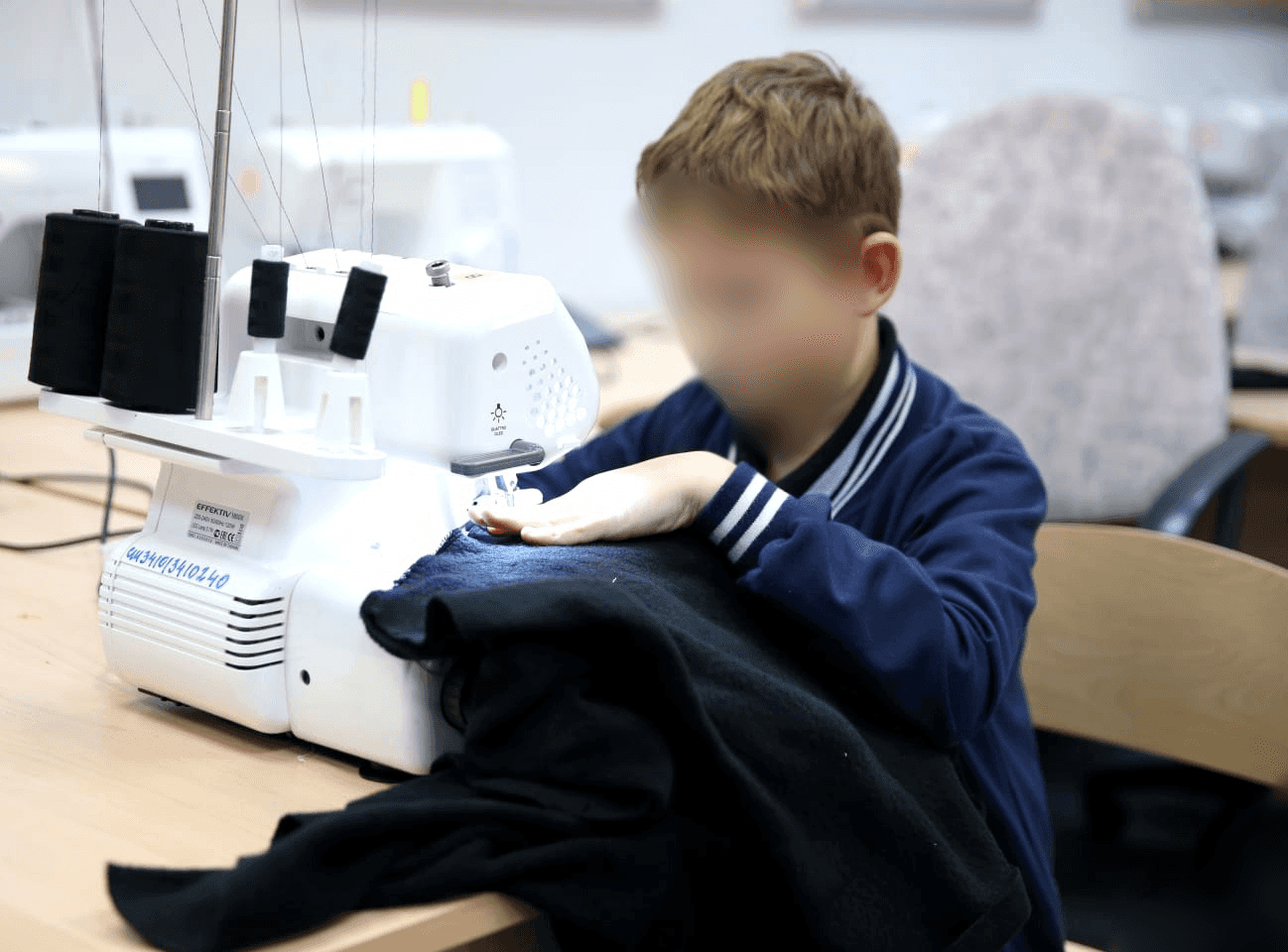 В Лабытнанги школьники после уроков шьют одежду для российских военных в Украине