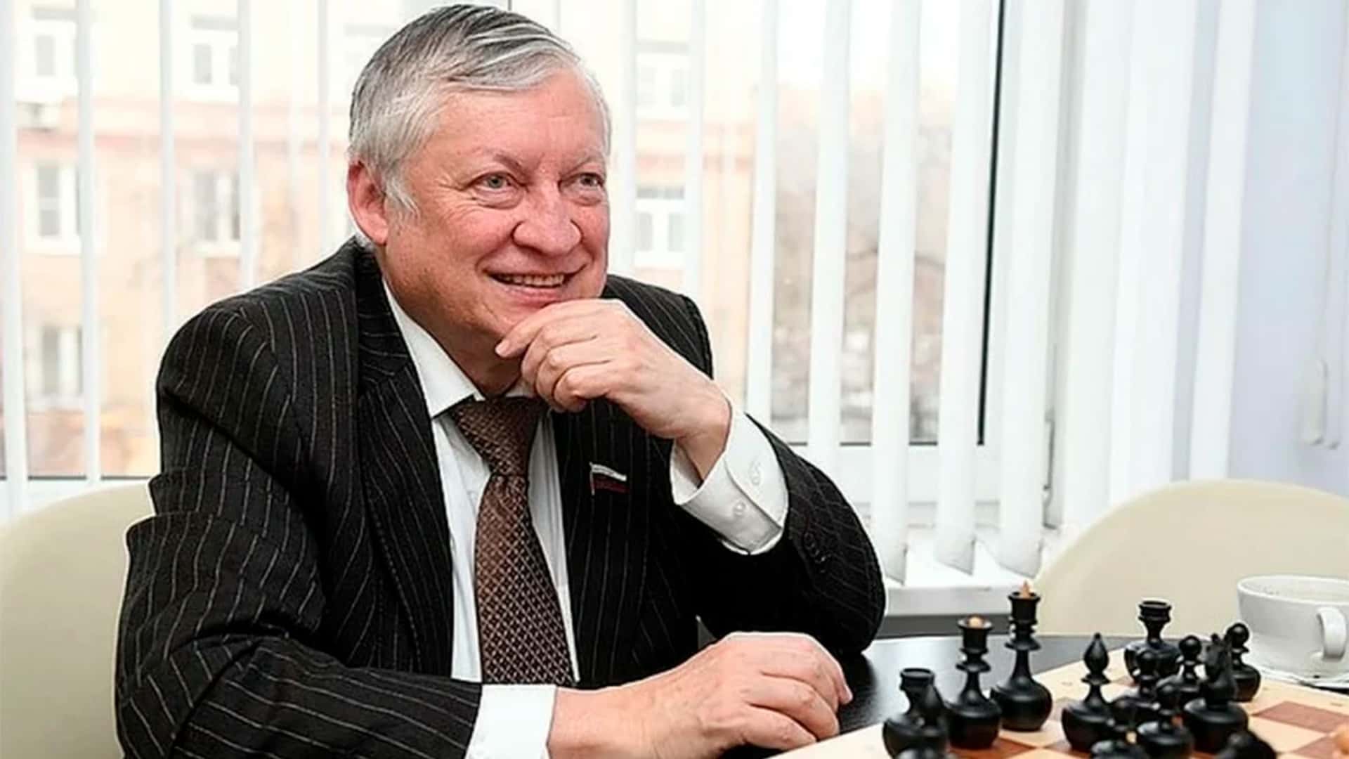 Бывший чемпион мира по шахматам Анатолий Карпов госпитализирован, его ввели в искусственную кому