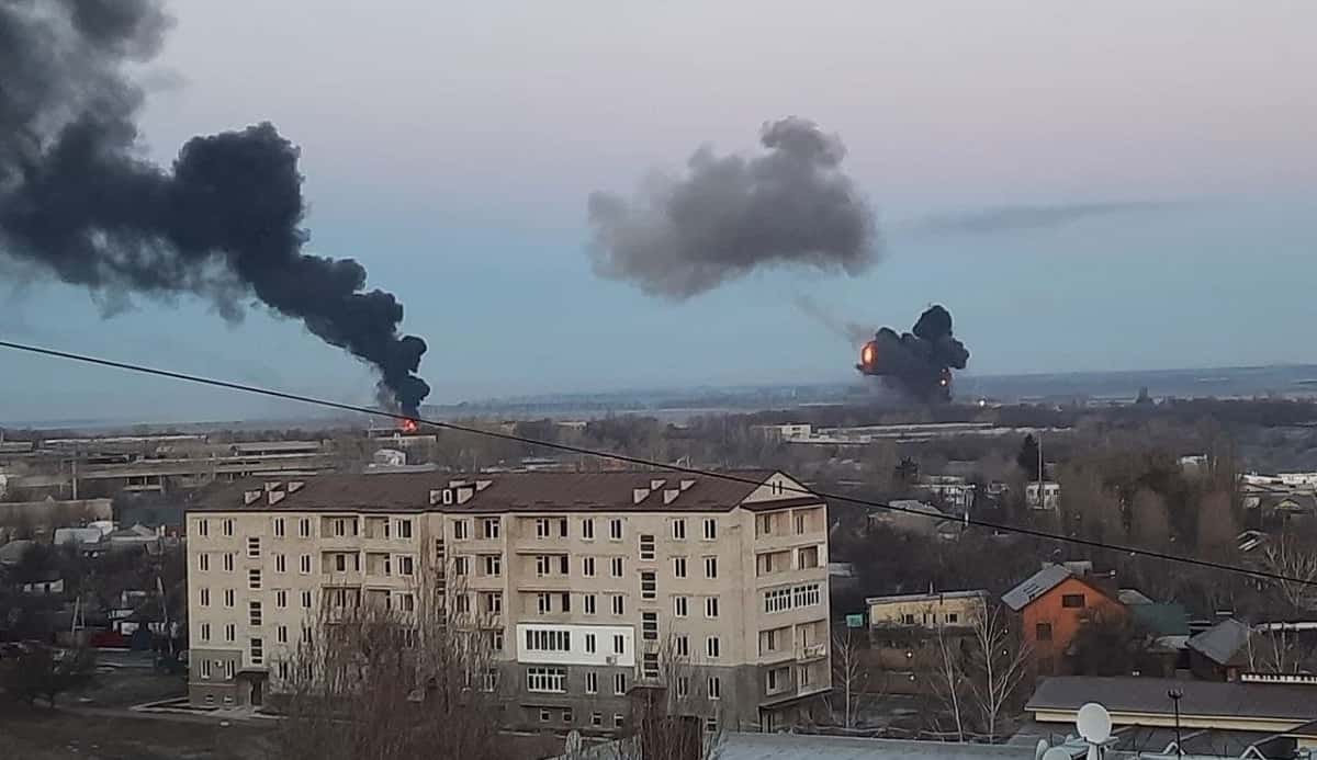 Россия обстреляла несколько украинских городов. Запорожская АЭС полностью обесточена