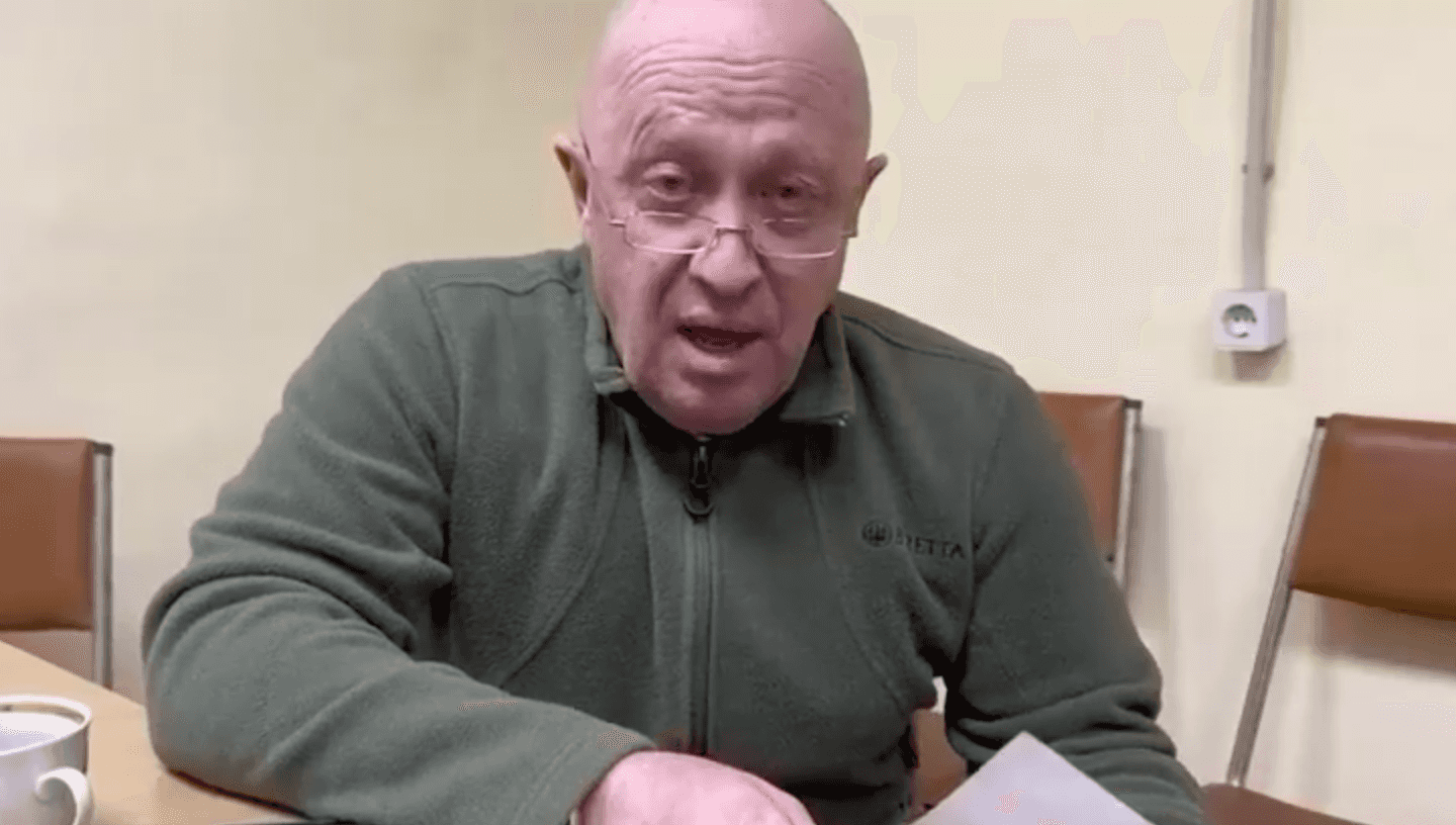 «Если ЧВК Вагнера уйдет, украинцы придут в Ростов». Пригожин вновь раскритиковал Минобороны и призвал «не вы*бываться на Красной площади»