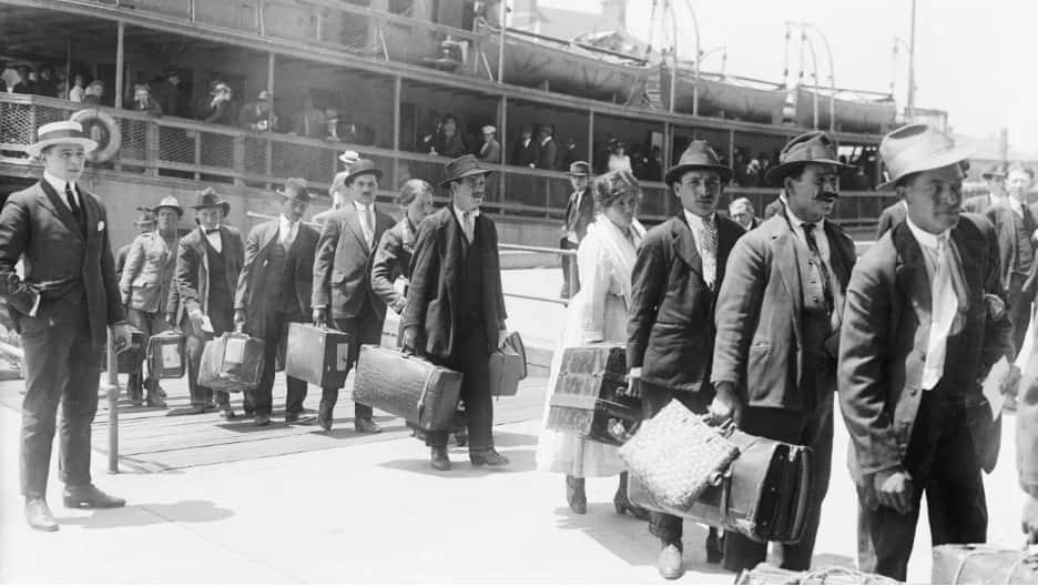Понауехали тут! Как в России со временем менялось отношение к эмигрантам