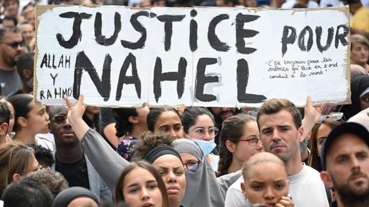 Во Франции арестовали более 660 протестующих. Погромы, вспыхнувшие после убийства полицией подростка, продолжаются третью ночь