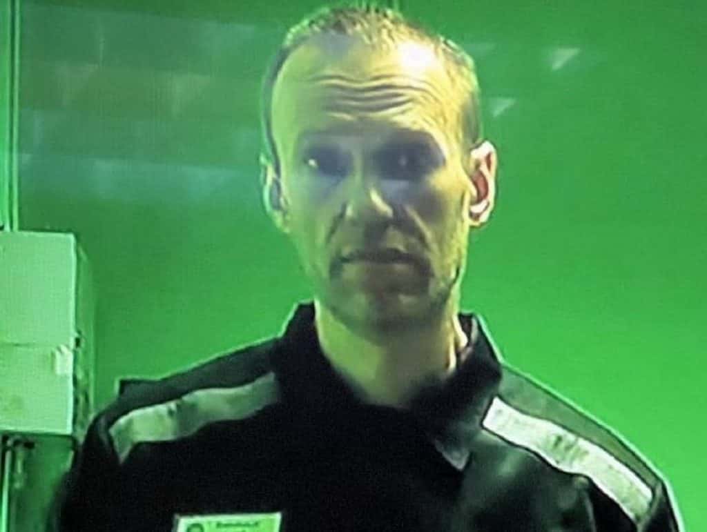 Навальный рассказал, что ему 100 дней подряд включали послание Путина Федеральному собранию