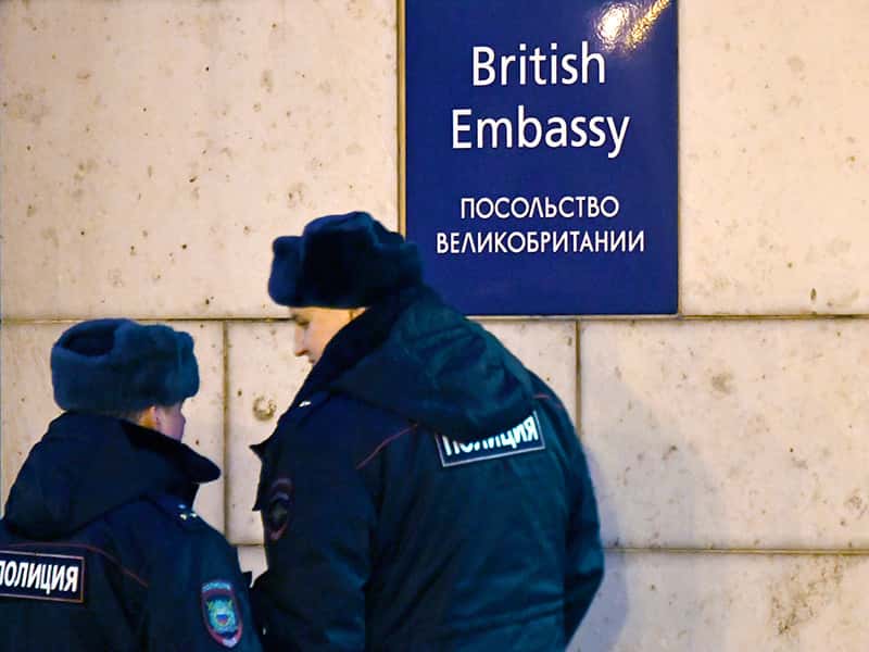 Россия обязала британских дипломатов уведомлять МИД о передвижениях по стране