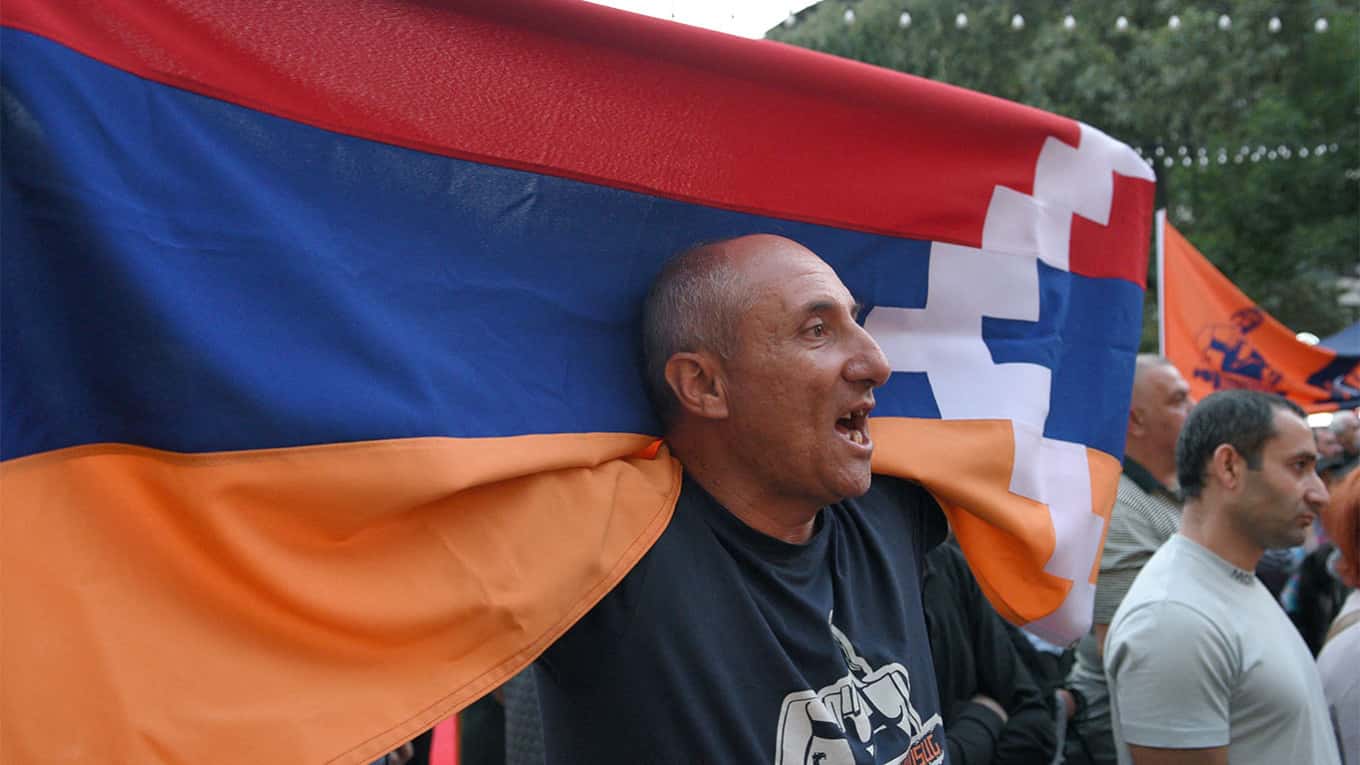 Азербайджан обстрелял Степанакерт, есть погибшие, в Ереване прошли митинги. Главное о новом витке конфликта Армении и Азебайджана