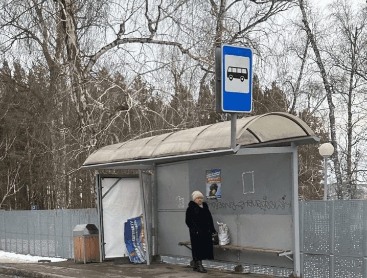 Власти Красноярска угрожают неизвестным, порвавшим плакат с рекламой контрактной службы. Им врут, что за это посадили Сашу Скочиленко