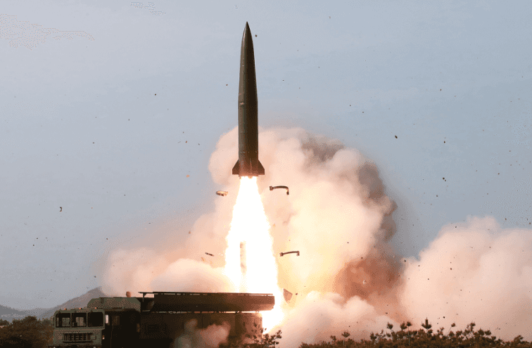 В КНДР заявили об испытании баллистической ракеты с гиперзвуковой управляемой боеголовкой