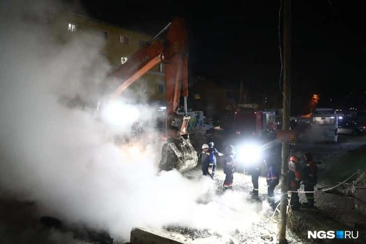 В результате прорыва трубы в Новосибирске 13 человек получили ожоги. 200 домов остались без отопления при 20-градусном морозе