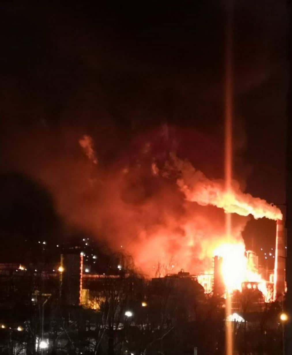 В Туапсе горит один из крупнейших НПЗ России, СМИ сообщают об ударе беспилотника