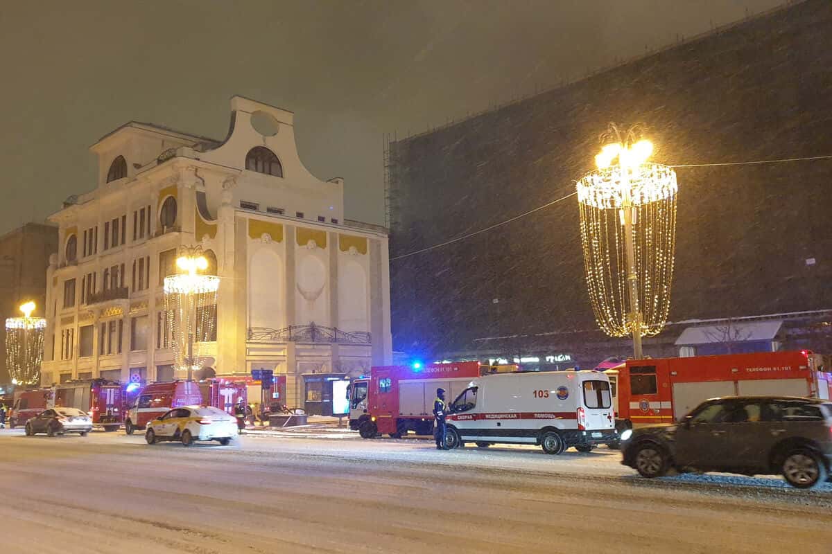 В Москве сгорел клуб Lookin Rooms. Его владелец — Михаил Данилов, хозяин клуба «Мутабор», где проходила «голая вечеринка»
