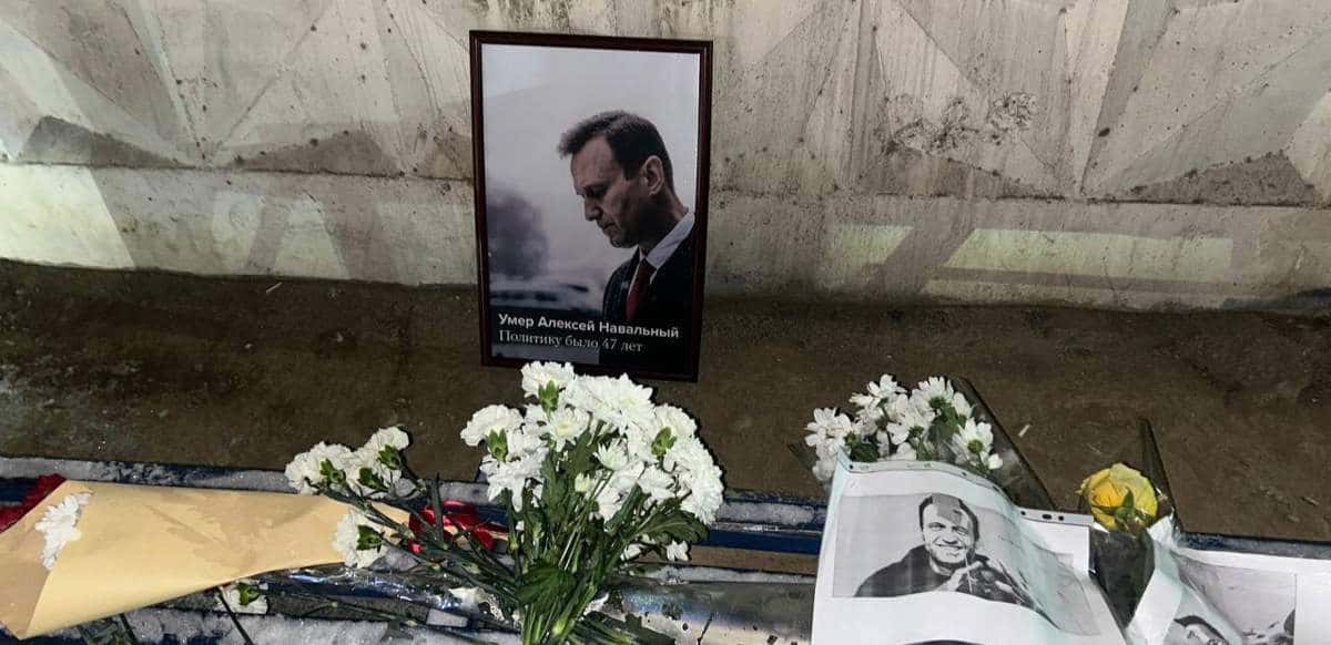 Более 47 тысяч человек отправили обращения в СК с требованием выдать тело Алексея Навального