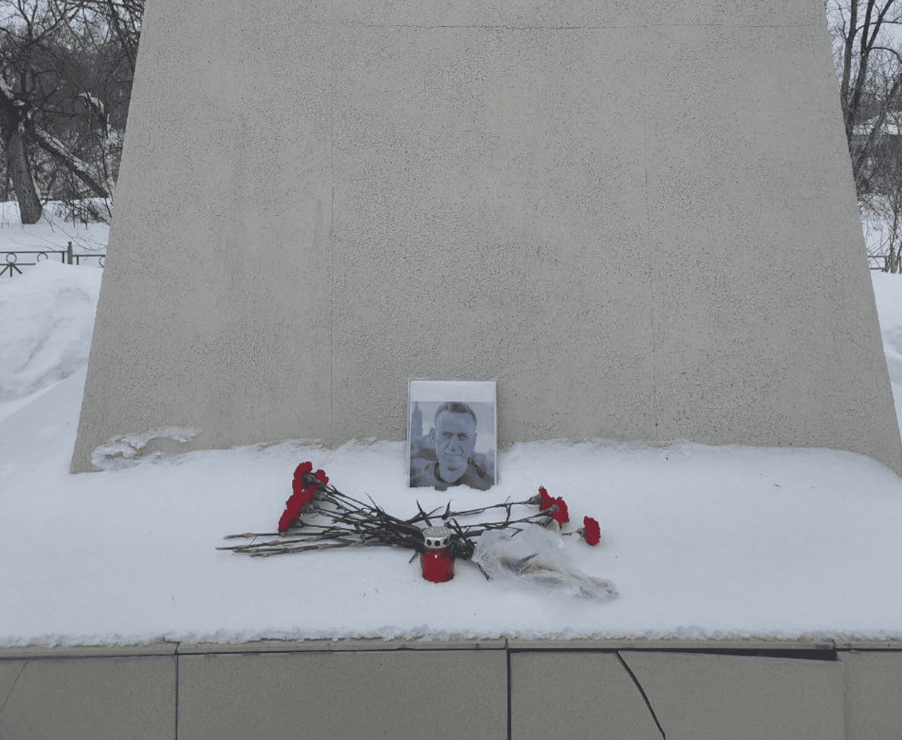 В Ульяновске задержанному на акции памяти Навального угрожали отрезать палец и отправить на войну. В итоге его отпустили без протокола