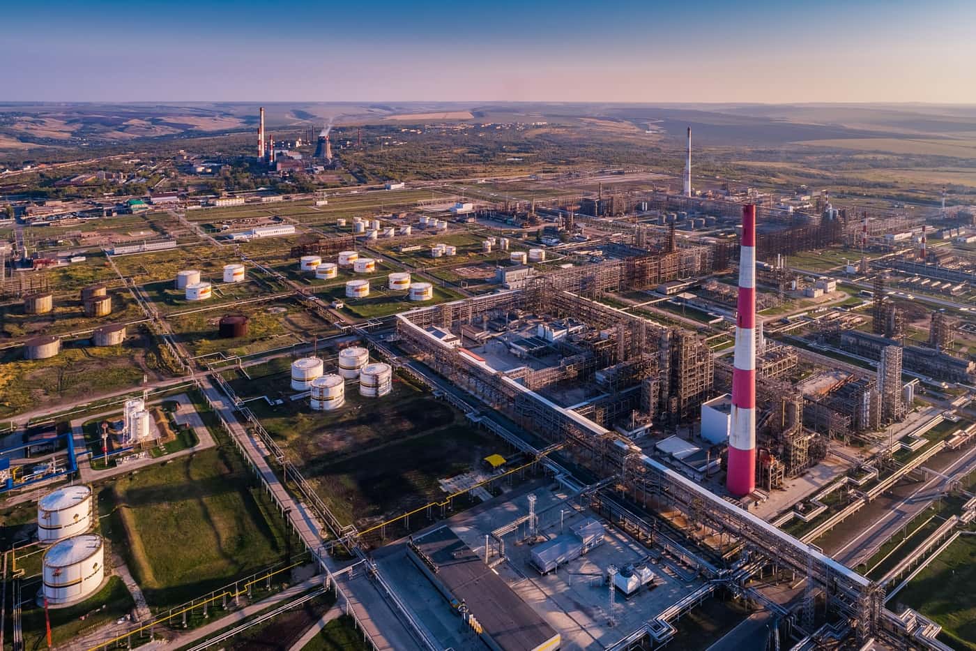 Беспилотники атаковали Сызранский и Новокуйбышевский НПЗ в Самарской области