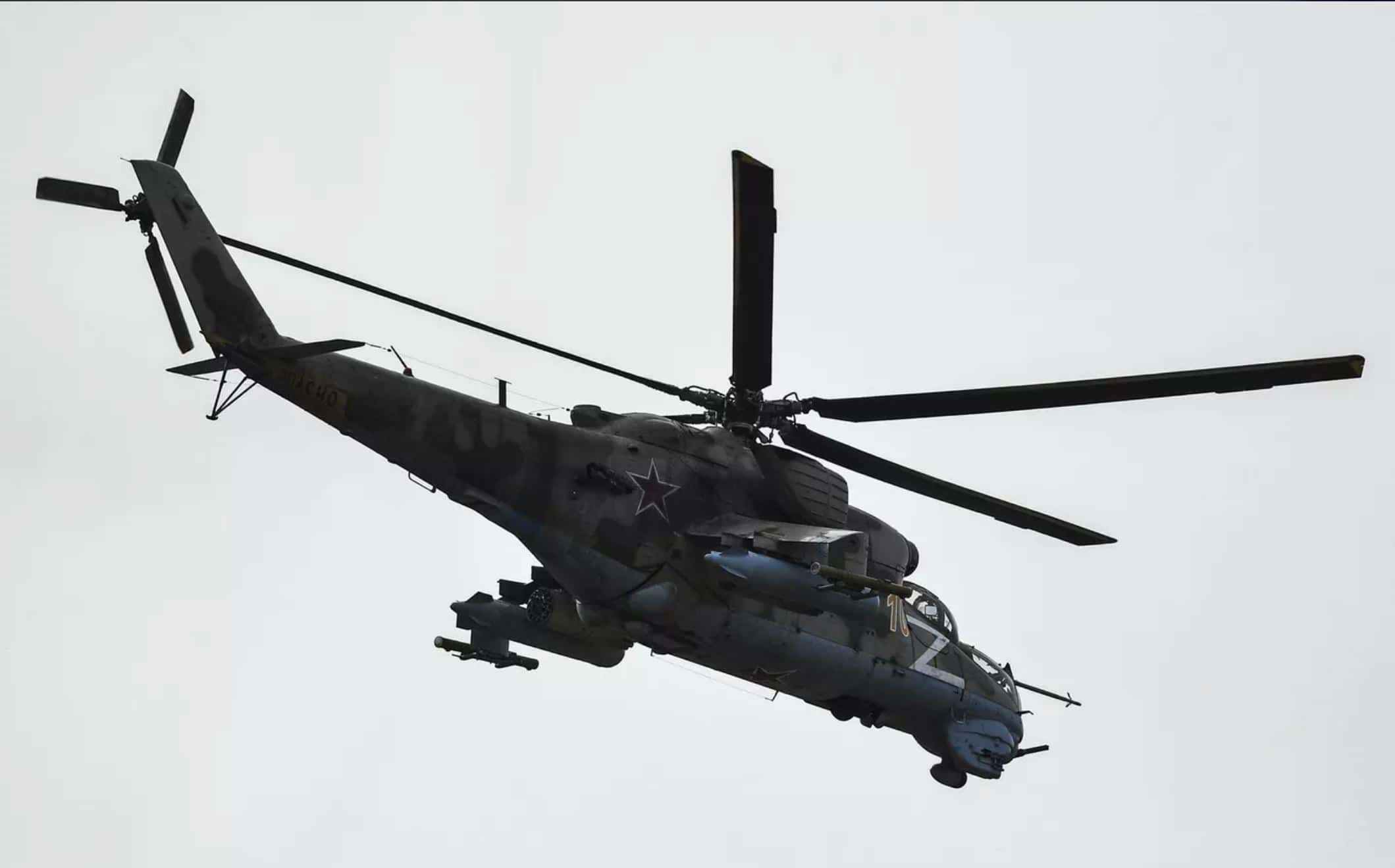 Российский вертолет Ми-24 потерпел крушение над Черным морем. Минобороны объясняет это неисправностью, Z-блогеры — дружественным огнем