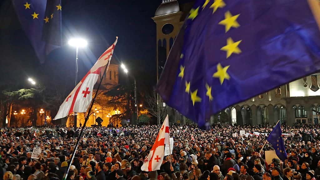 Не о том мечтала Грузия. Тбилиси на пороге новой революции: протестующие не дают властям свернуть с европейского пути