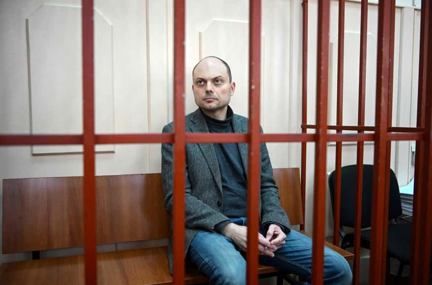 Российские власти систематически лишают политзаключенных общения с близкими, используя лазейки в законах — доклад Amnesty International