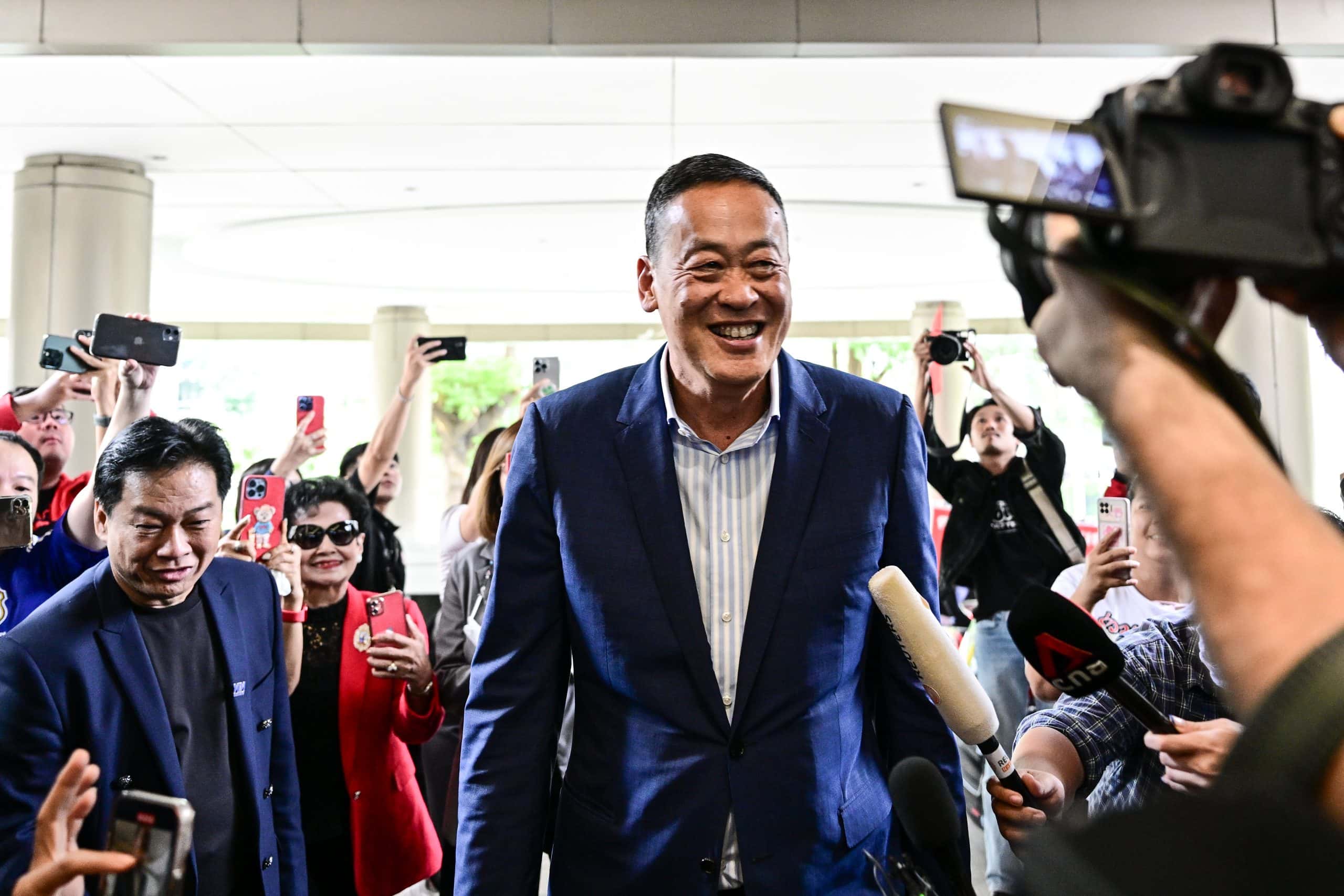 Конституционный суд Таиланда отстранил премьера за нарушение этики. Он рекомендовал на пост осужденного за взятку