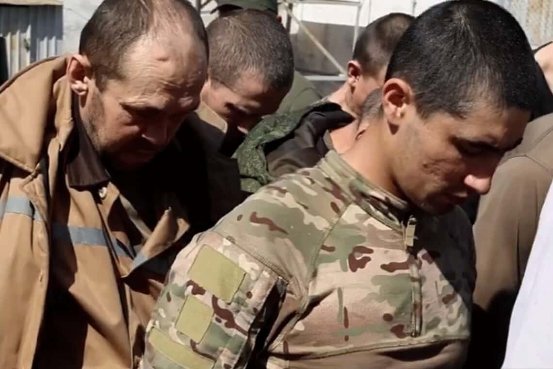 Российским военным, находящимся в плену в Украине, запретили звонить домой в ответ на расстрелы украинских военнопленных ВС РФ