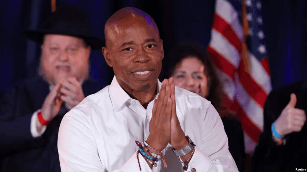 Против мэра Нью-Йорка Эрика Адамса выдвинуты уголовные обвинения — NYT