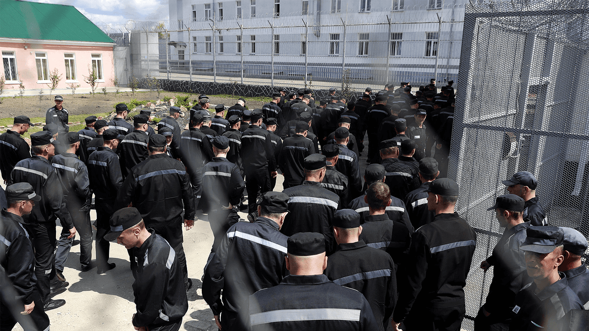 Осужденных в России мигрантов из Таджикистана и Узбекистана заставляют отказываться от гражданства и ехать на фронт — «Настоящее время»