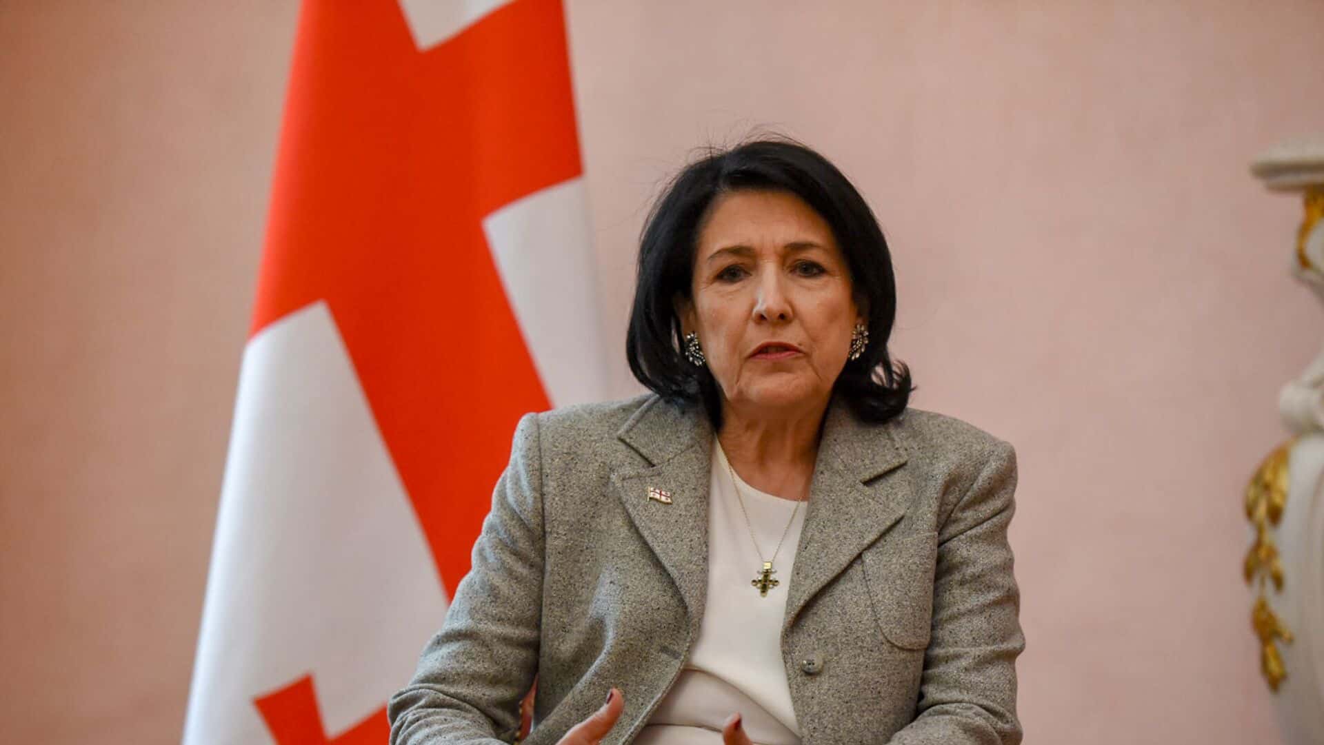 Президент Грузии заявила, что не пойдет на допрос в Генпрокуратуру. От нее требуют доказать, что на выборах были вбросы