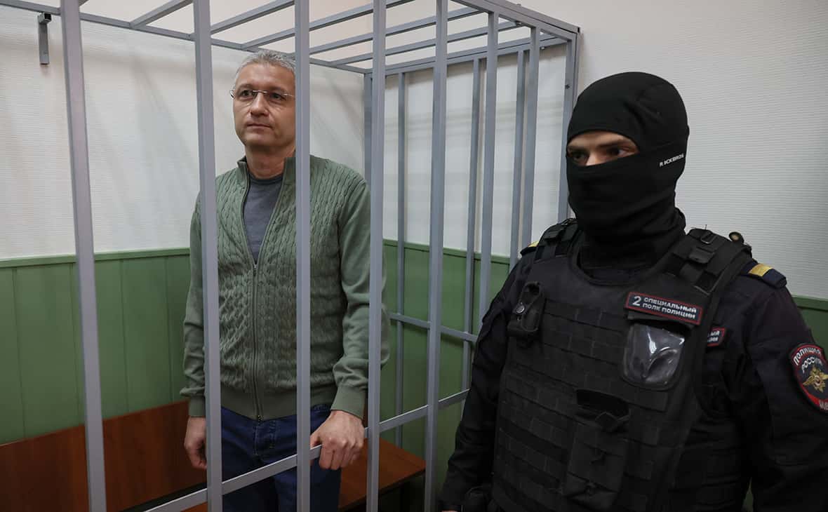 «Чисто технические замены». Обвиняемого в коррупции экс-министра обороны Иванова исключили из наблюдательного совета «Защитников Отечества»