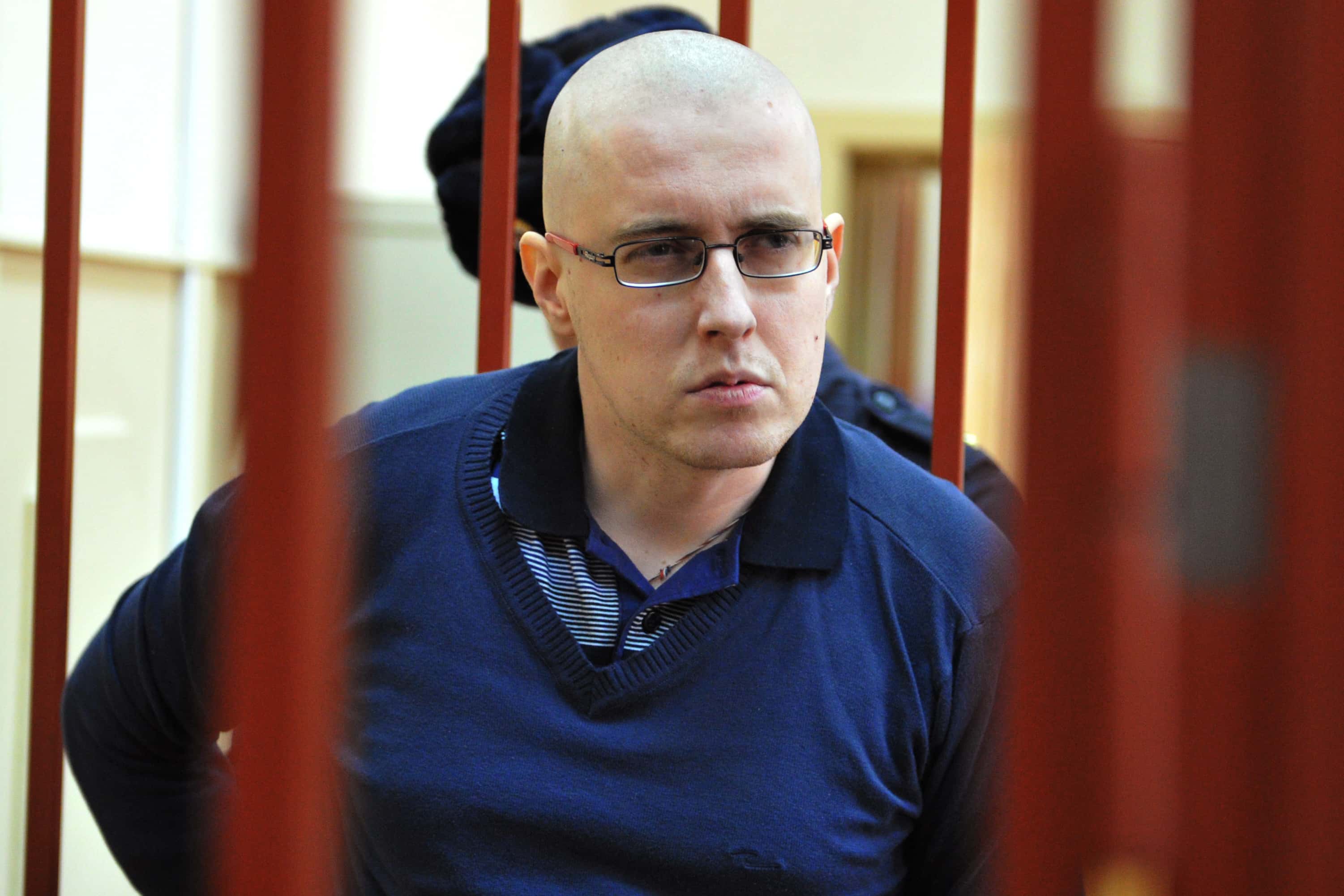 Осужденный на пожизненное лидер неонацистской группировки БОРН просит взыскать сотни миллионов с журналистов и отправить их «на нужды СВО»