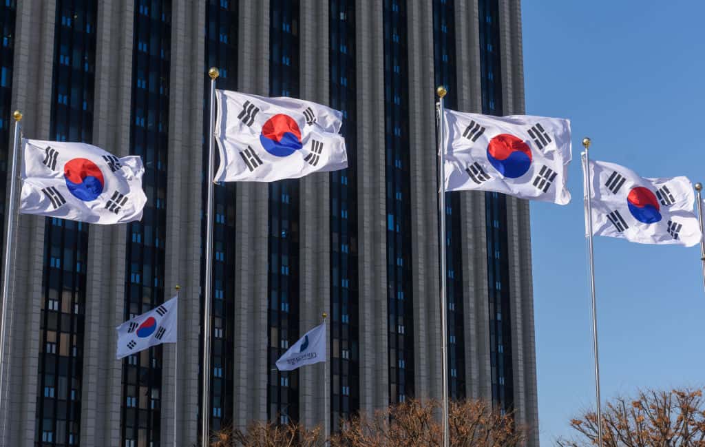 Южная Корея ввела санкции против компаний и лиц, способствующих незаконному сотрудничеству в военной сфере между КНДР и Россией