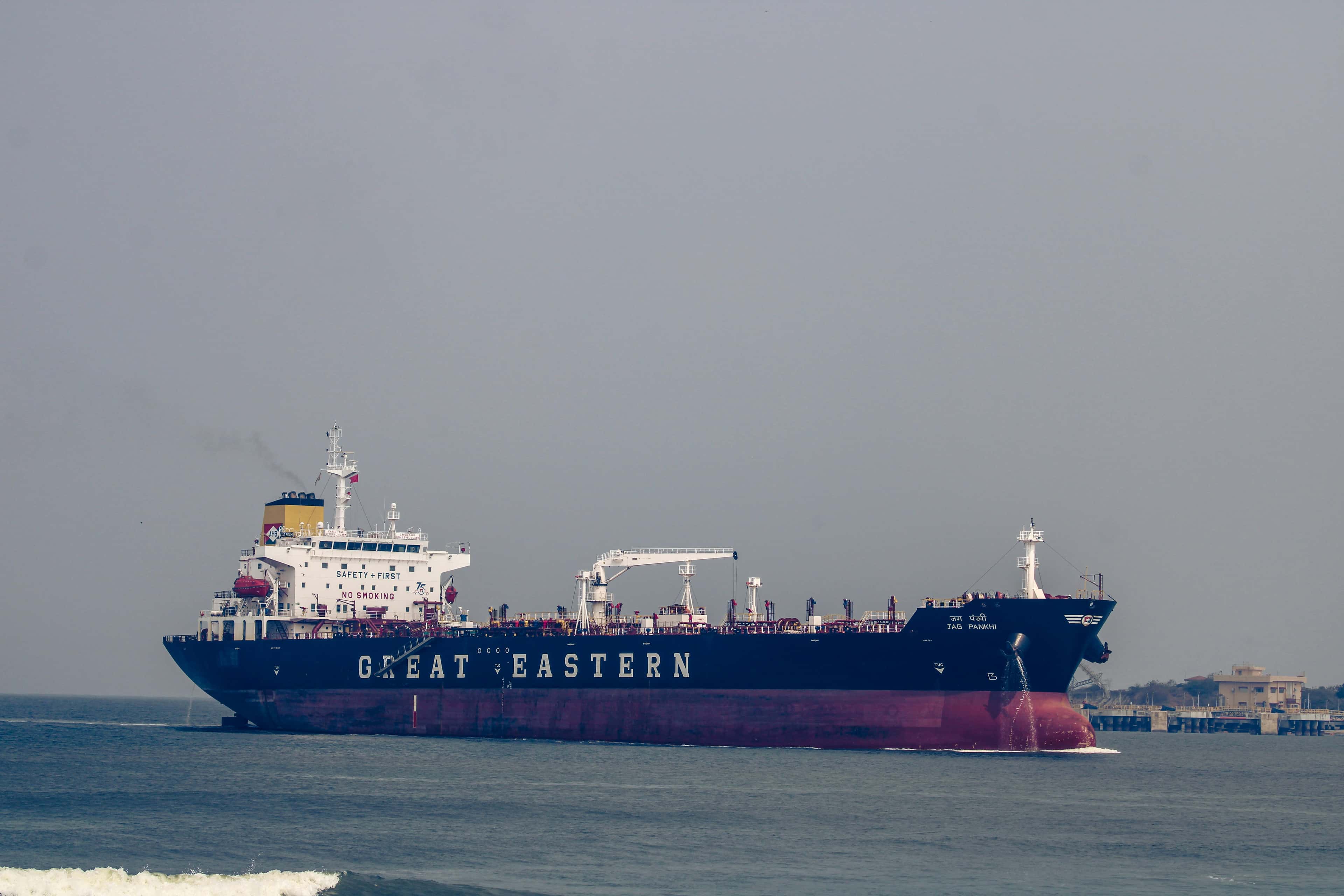 Bloomberg: Индия откажется от поставок нефти попавшими под санкции США танкерами